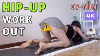 sexy girl asmr thejessiejiang yoga lightly at home before going to work,Buttocks are so charming